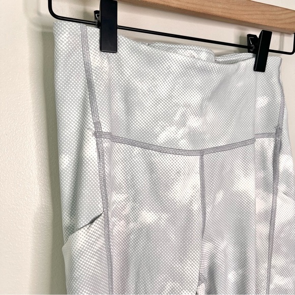 ATHLETA Ultimate Stash Pocket Printed Capri - Picture 8 of 13